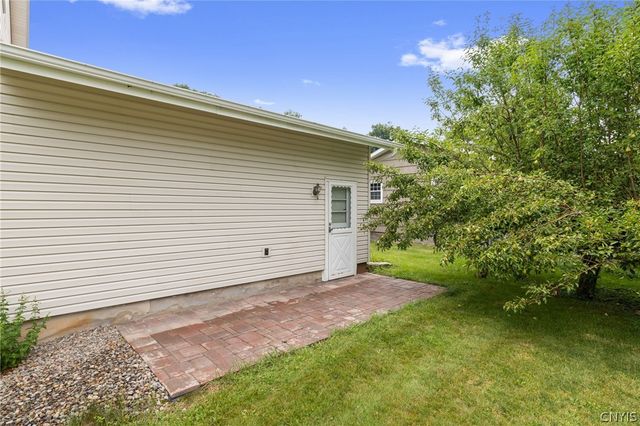 113 Thornton Circle North, Camillus, NY 13031