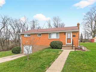 14 N Rolling Hills Ave., Hempfield Twp, PA 15642
