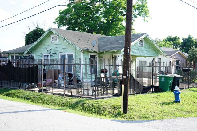 8326 John Street, Houston, TX 77012
