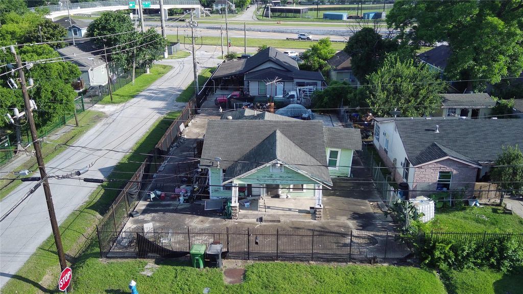 8326 John Street, Houston, TX 77012