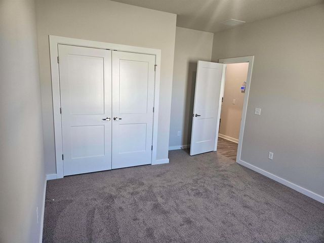 1033 N Forestview St, Wichita, KS 67235