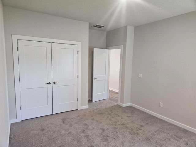 1033 N Forestview St, Wichita, KS 67235