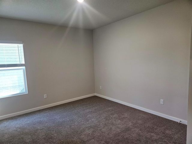 1033 N Forestview St, Wichita, KS 67235