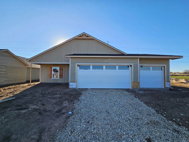 1033 N Forestview St, Wichita, KS 67235