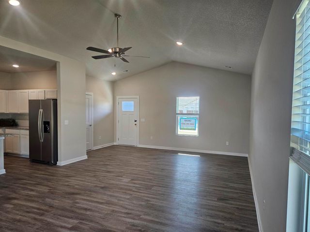 1033 N Forestview St, Wichita, KS 67235