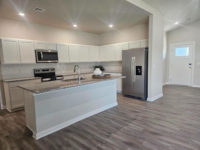 1033 N Forestview St, Wichita, KS 67235