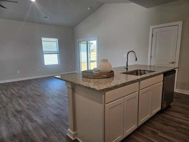 1033 N Forestview St, Wichita, KS 67235