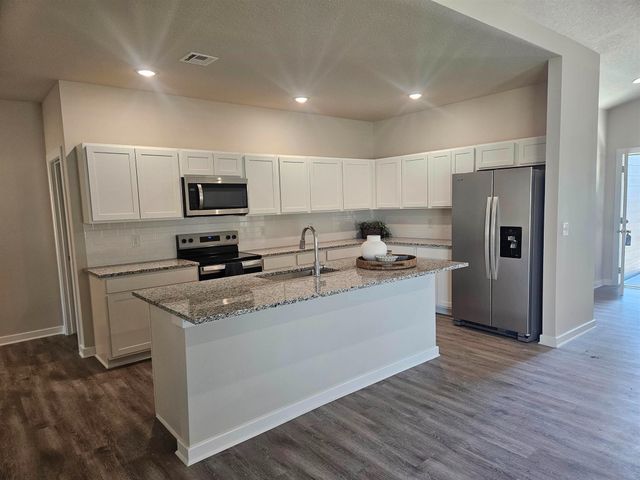 1033 N Forestview St, Wichita, KS 67235