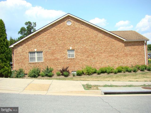 140 DONNA DR, Woodstock, VA 22664