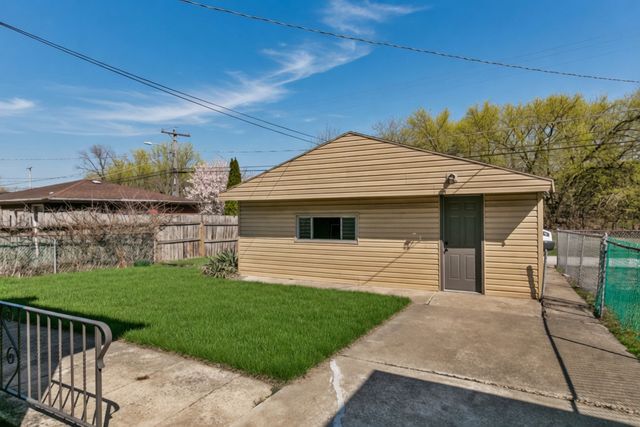 14129 S Hoxie Avenue, Burnham, IL 60633