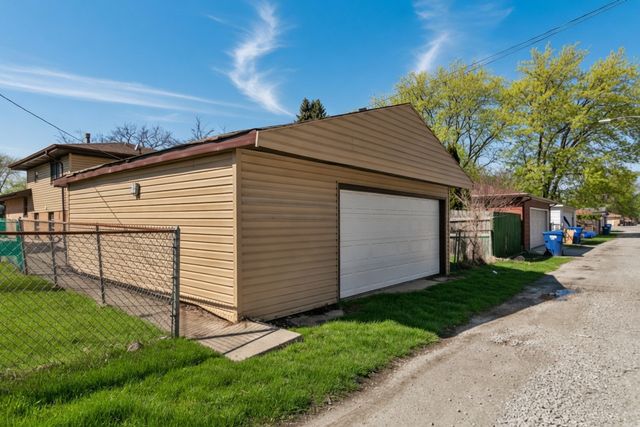 14129 S Hoxie Avenue, Burnham, IL 60633