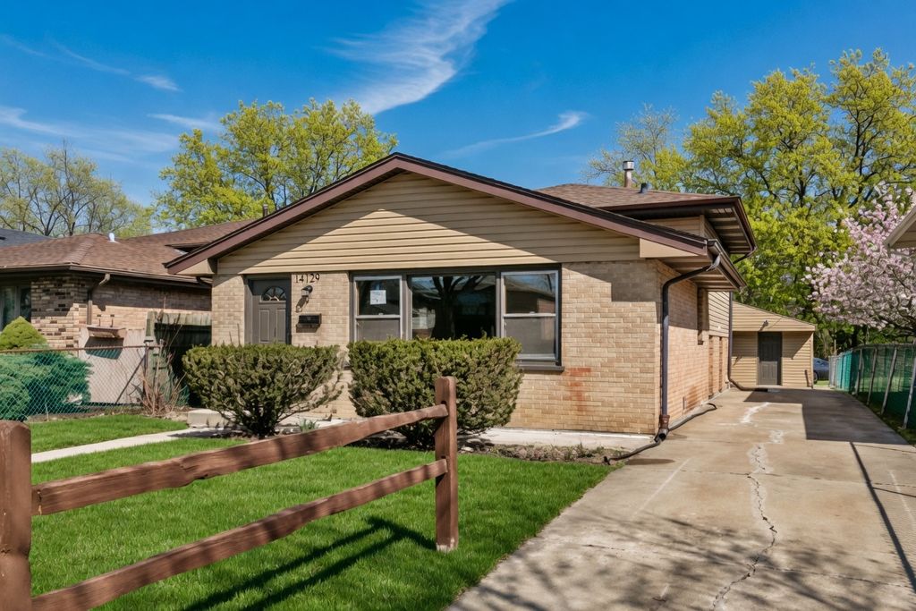 14129 S Hoxie Avenue, Burnham, IL 60633