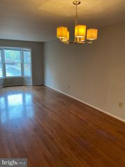 40 CARRIAGE HOUSE CIR, Alexandria, VA 22304