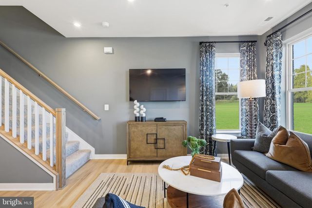 17810 SOUTHERN SHORES DR, Dumfries, VA 22026