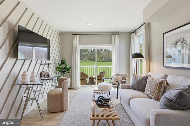 17810 SOUTHERN SHORES DR, Dumfries, VA 22026