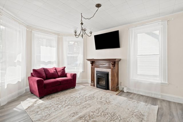 17 Basset St, Lynn, MA 01902