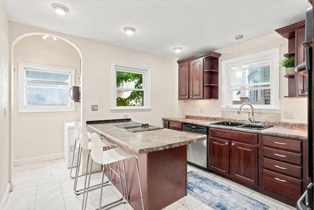 17 Basset St, Lynn, MA 01902