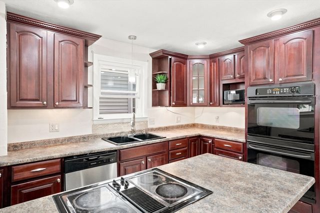 17 Basset St, Lynn, MA 01902