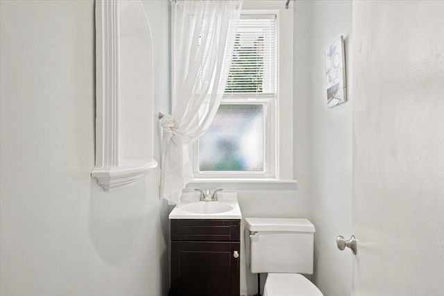 17 Basset St, Lynn, MA 01902