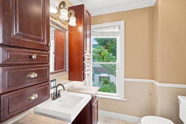 17 Basset St, Lynn, MA 01902