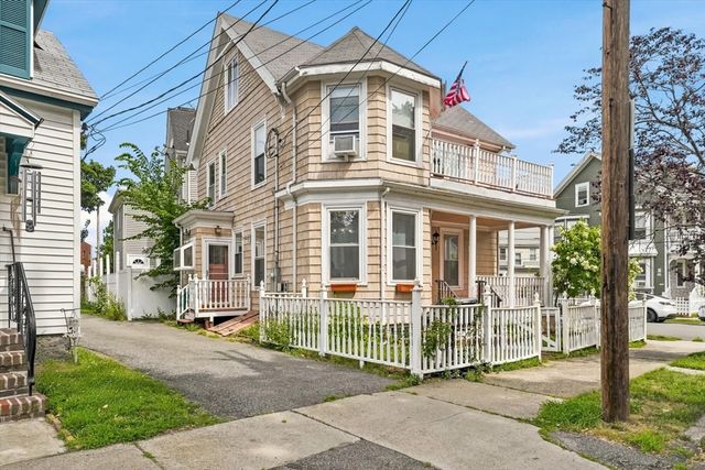 17 Basset St, Lynn, MA 01902