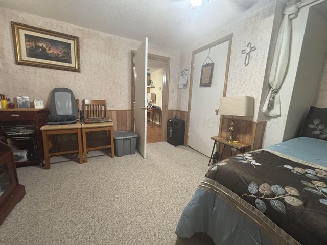 404 Avenue D NW, Childress, TX 79201