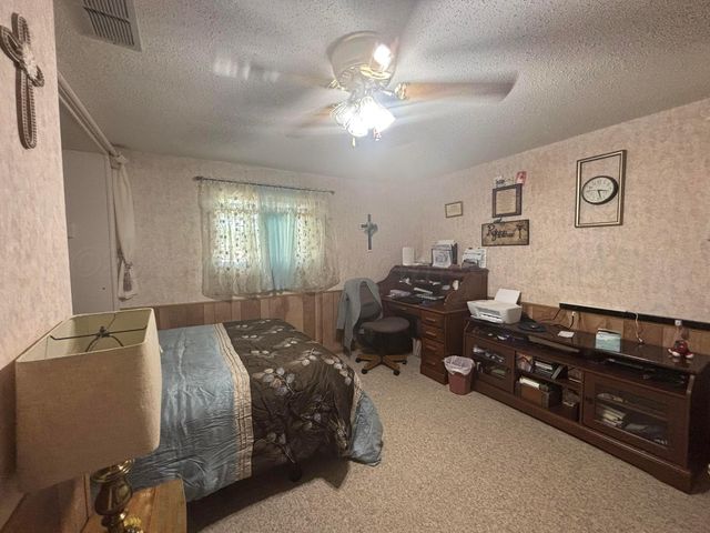 404 Avenue D NW, Childress, TX 79201