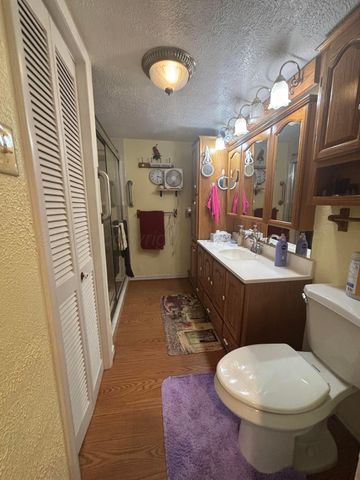 404 Avenue D NW, Childress, TX 79201