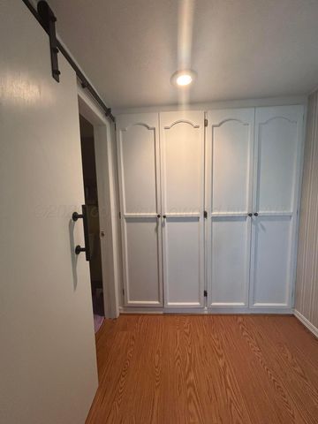 404 Avenue D NW, Childress, TX 79201