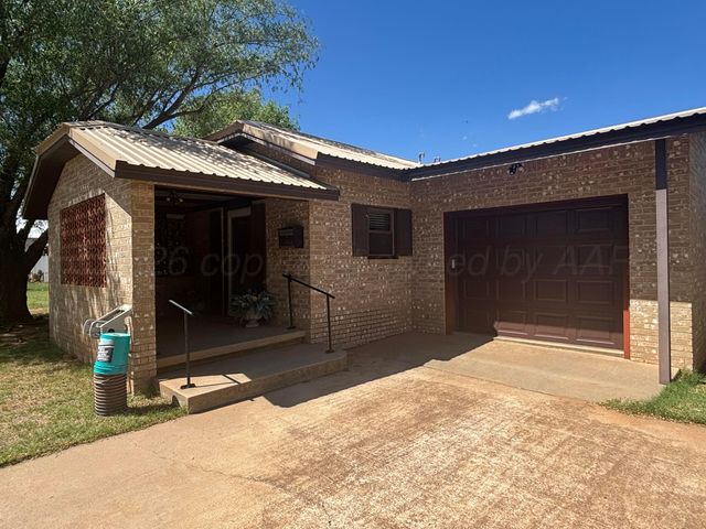 404 Avenue D NW, Childress, TX 79201