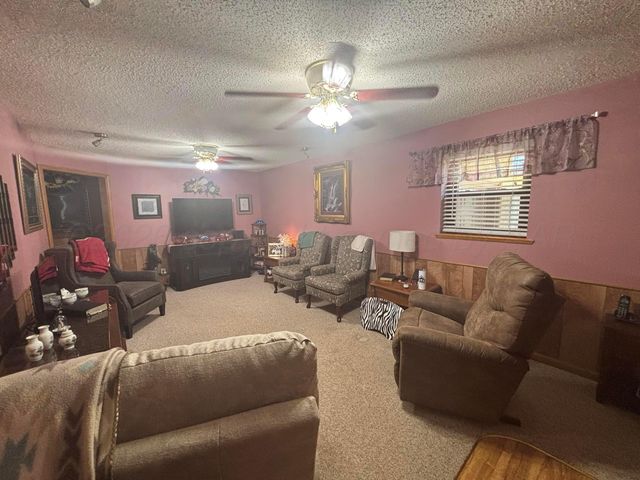 404 Avenue D NW, Childress, TX 79201