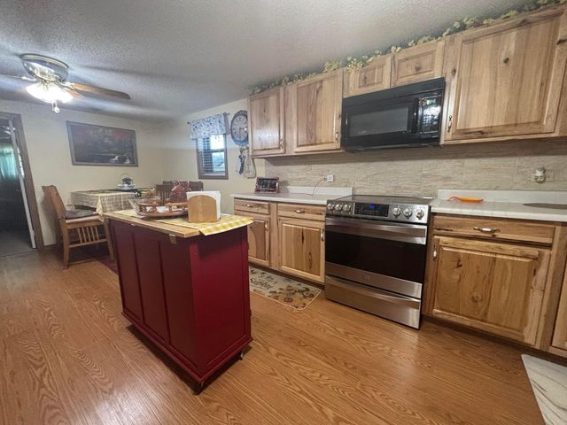 404 Avenue D NW, Childress, TX 79201