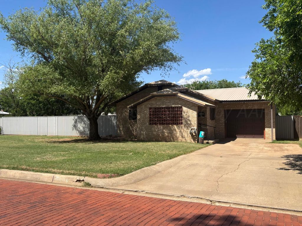 404 Avenue D NW, Childress, TX 79201