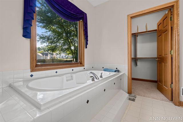 5263 Pine Slope Drive, Wyoming, MI 49519