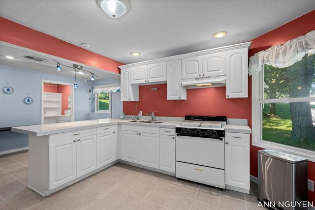 5263 Pine Slope Drive, Wyoming, MI 49519