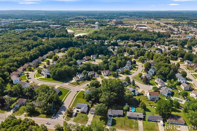 5263 Pine Slope Drive, Wyoming, MI 49519