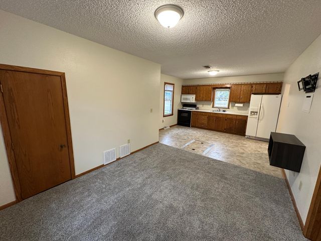 805 Franklin Street SW, Hutchinson, MN 55350