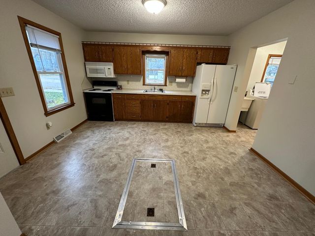 805 Franklin Street SW, Hutchinson, MN 55350