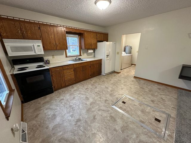 805 Franklin Street SW, Hutchinson, MN 55350