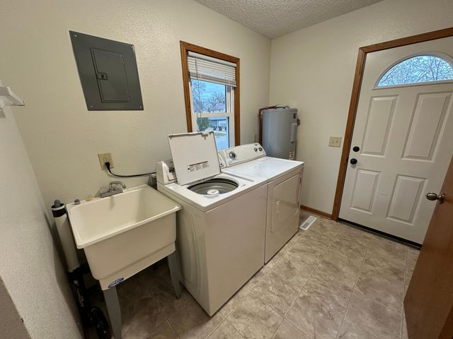 805 Franklin Street SW, Hutchinson, MN 55350