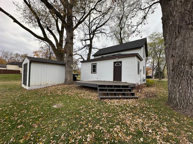 805 Franklin Street SW, Hutchinson, MN 55350