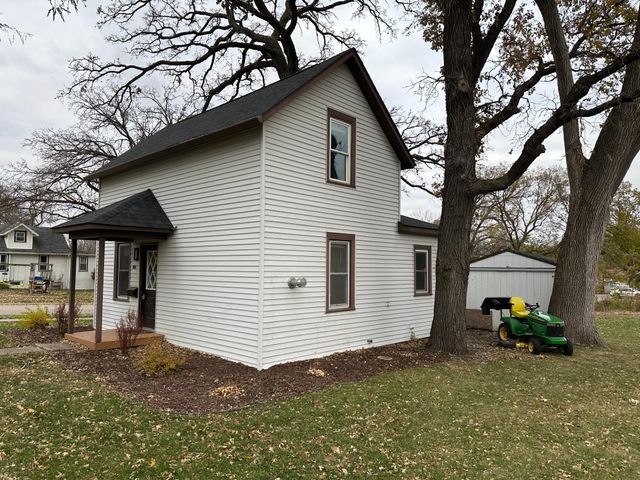 805 Franklin Street SW, Hutchinson, MN 55350