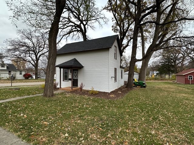 805 Franklin Street SW, Hutchinson, MN 55350