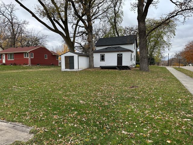 805 Franklin Street SW, Hutchinson, MN 55350