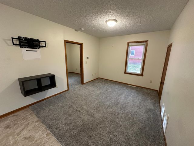 805 Franklin Street SW, Hutchinson, MN 55350