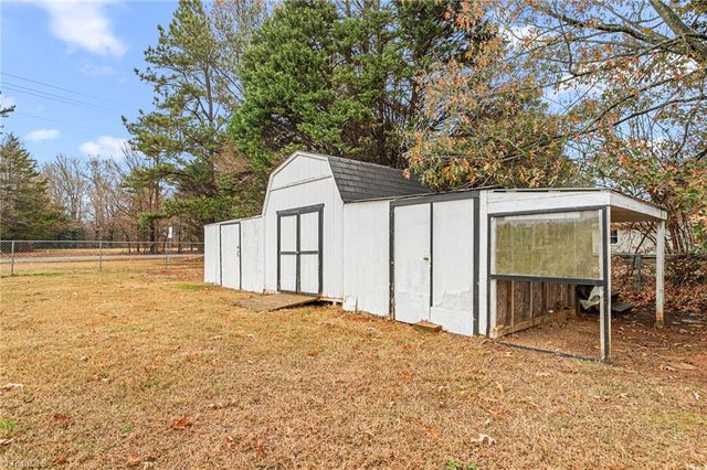 111 W Butler Avenue, Liberty, NC 27298