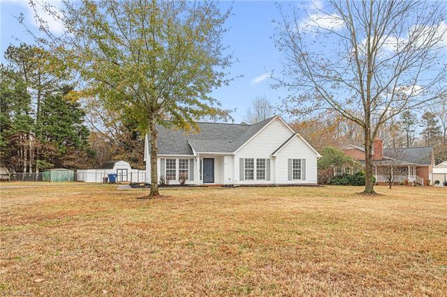 111 W Butler Avenue, Liberty, NC 27298