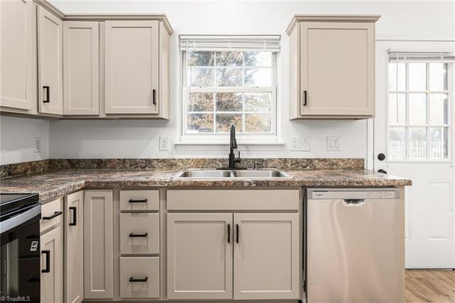 111 W Butler Avenue, Liberty, NC 27298