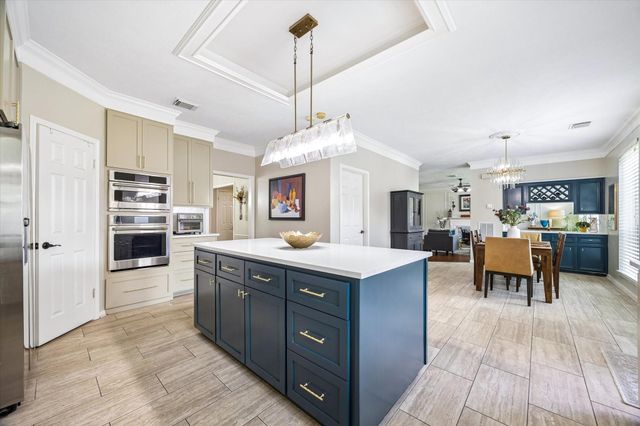 906 Venice Street, Sugar Land, TX 77478