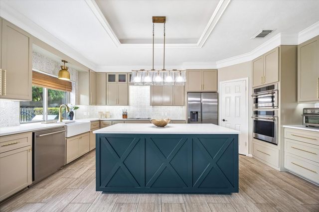906 Venice Street, Sugar Land, TX 77478